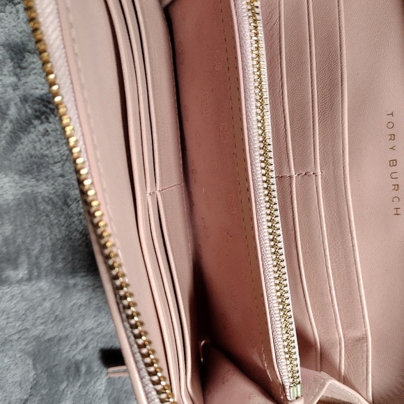 Tory Burch Alexa Blush Pink Wallet - Picture 10 of 13